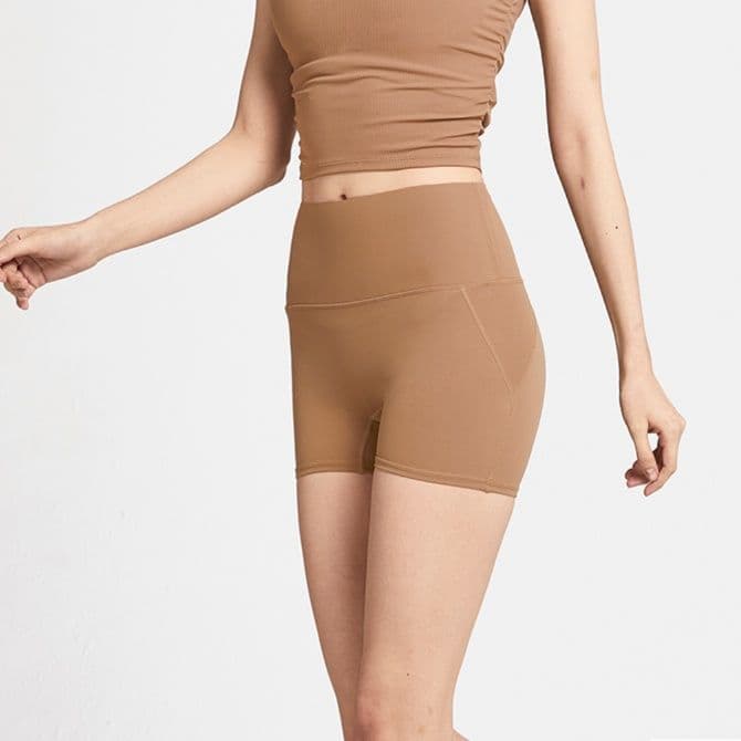 ショーツ 立体シルエットヒップアップショーツ